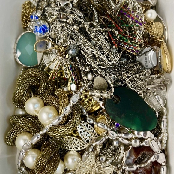 1 LB VTG mod jewelry lot~ tangled chain, necklaces, jewelry gold, silver - Picture 6 of 7
